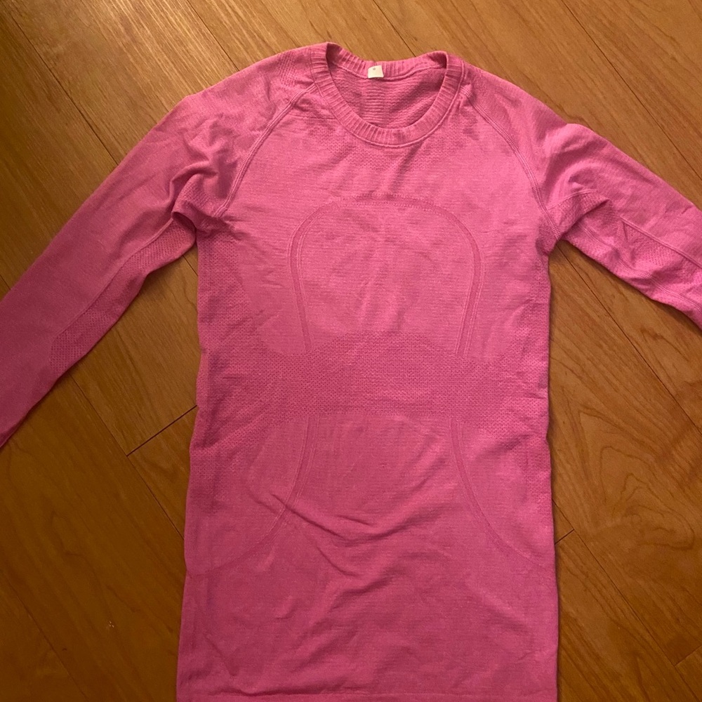 long sleeve swiftly tech shirt (worn twice)